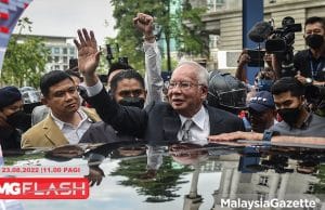 Debaran Menanti Keputusan Najib. Ratusan Penyokong Laung Bossku #MGFlash