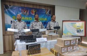 APMM Selangor rampas 2 lori dengan muatan rokok seludup