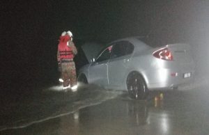 Lelaki lemas cuba selamatkan kereta menggelongsor ke laut