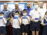 YBR agih cermin mata percuma kepada 300 murid keluarga B40