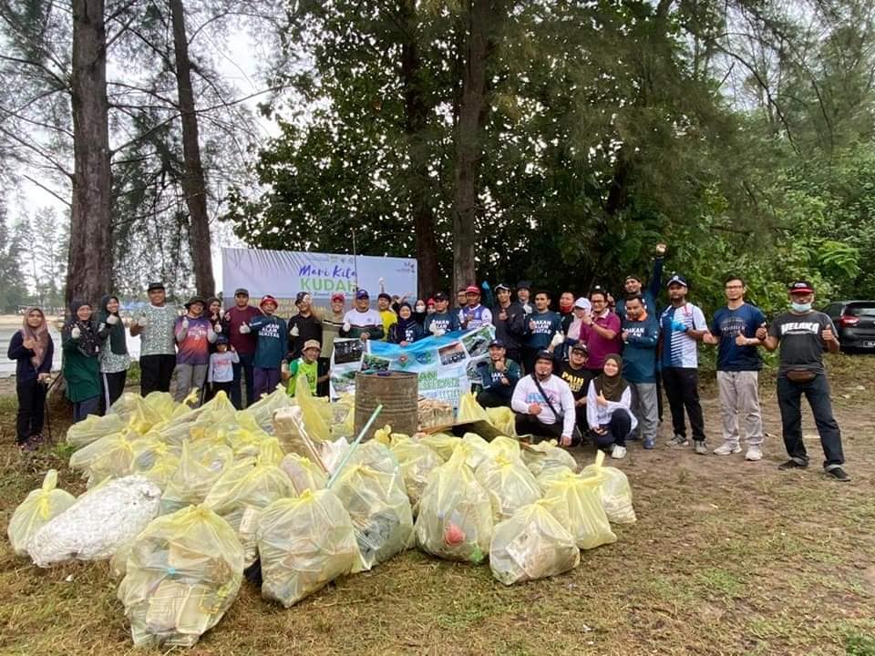 Peserta program KUDAH kutip 300 kg sampah di Sungai Balok