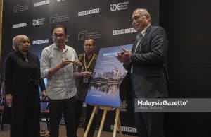 UMNO tak boleh paksa adakan PRU, kata Anwar