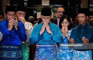 Doa kakitangan MOF iringi Tengku Zafrul bentang Bajet 2023