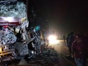 Bas ekspres rempuh treler, 16 penumpang cedera