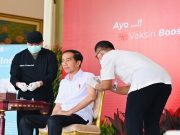 Joko Widodo terima suntikan penggalak kedua guna vaksin COVID-19 buatan tempatan
