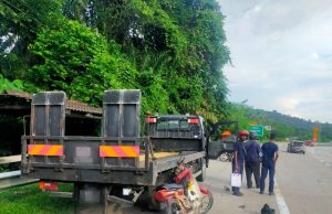 Penunggang motosikal maut rempuh belakang lori tunda