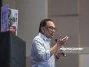 Media arus perdana jangan tunduk kepada perasuah – Anwar