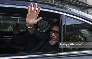 Kenderaan Keluar Masuk Kediaman Muhyiddin Jadi Tumpuan