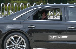 PM tinggalkan Istana Negara selepas lebih sejam menghadap Agong