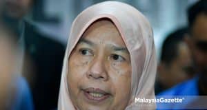 PBM wanita Larry