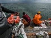 LENSA MG | Proses Lupus Al-Quran Ke Dalam Laut