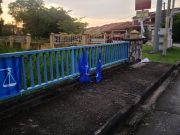 Polis buru suspek rosakkan bendera, poster parti politik