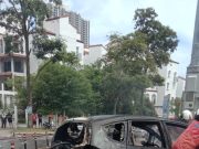 Dua kereta terbakar di Lembah Pantai