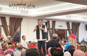Saya naik helikopter dipersoal, bukan merompak – Anwar