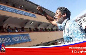 #PRU15: Petugas Bantu Pengundi Positif COVID-19 Tunai Tanggungjawab