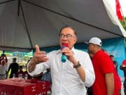 Jangan gelabah kalau dakwaan Rafizi tidak benar – Anwar
