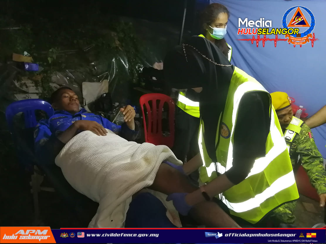 Seorang anggota APM cedera sewaktu operasi SAR tanah runtuh Batang Kali