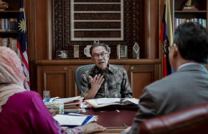 PM tekuni Belanjawan 2023 bersama dua TKSU Perbendaharaan