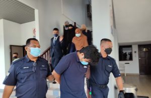 Peniaga buah potong berdepan penjara 20 tahun raba, cium sepupu isteri
