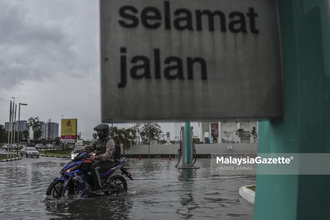MGF01122022_HUJAN LEBAT01