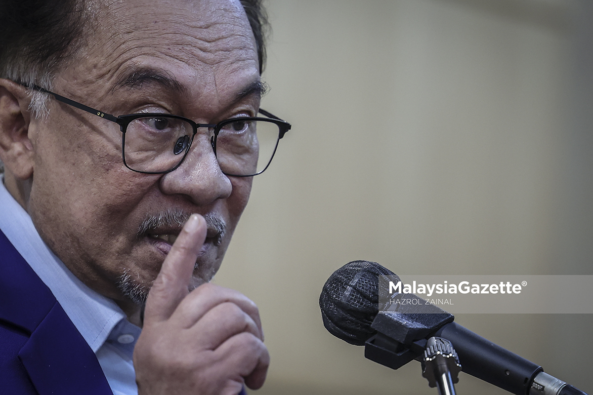 Dakwa bohong terima gaji RM1, Anwar saman Ahmad Amzad