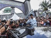 Anwar Solat Jumaat di Masjid Jamek Kampung Baru