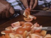 Pemborong dan penjaja mungkin tidak jual tomato