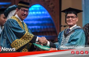 MGNews: Adnan Yaakob Terima Sarjana Muda Undang-Undang Pada Usia 72 tahun