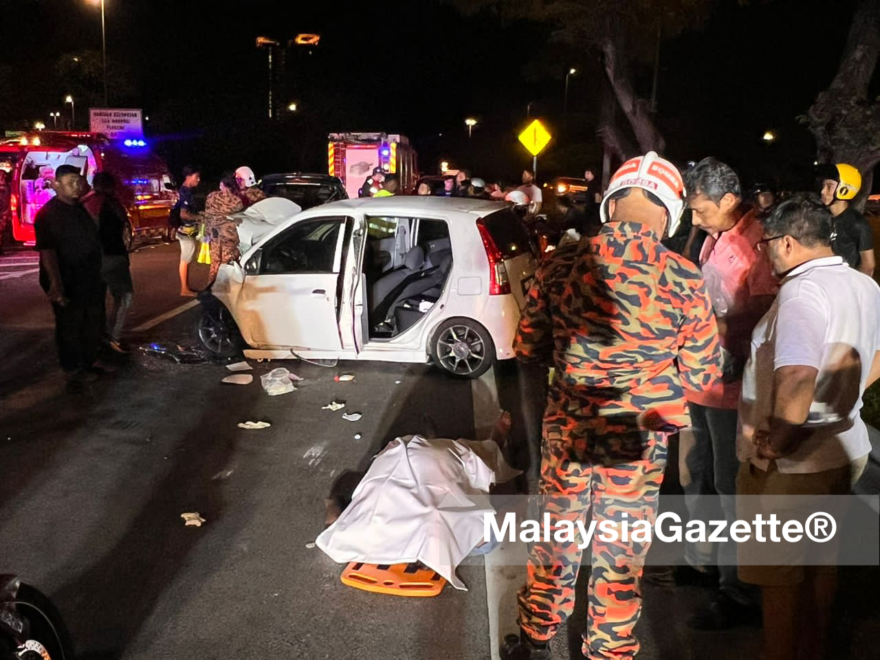 Bomba Bantu Keluarkan Mangsa Seberat 150 Kg Maut Kemalangan