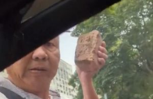 Polis cari lelaki ketuk cermin kereta dengan batu bata