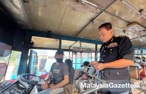 Mahu ke tandas alasan pemandu van cuba langgar anggota JPJ