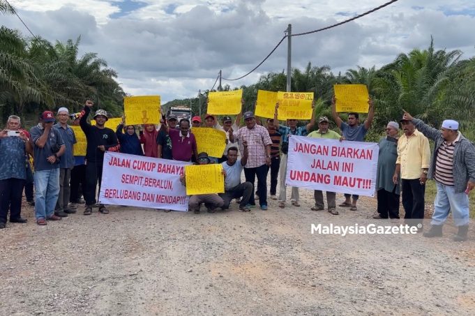 Penduduk Felda Triang 1 Rayu Kerajaan Baiki Jalan Rosak