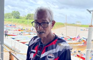 Warga emas setai konvoi bot laju lebih 250 kilometer