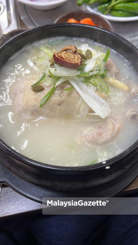 Sup Ayam popular - Samgyetang yang menjadi salah satu daripada menu halal yang terdapat di bandaraya Busan.