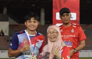 Anwar Ibrahim, pemain bola harapan masa depan – Wan Azizah