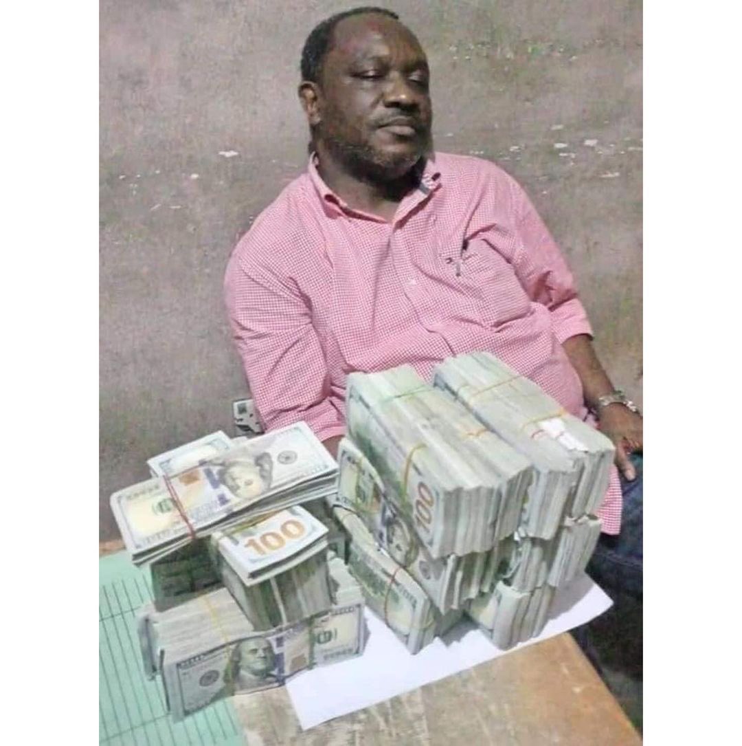 Ahli politik Nigeria ditahan dengan wang AS$500,000 sebelum pilihan raya