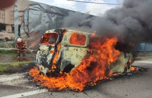 Wanita melecur di kaki, Toyota Vellfire yang dinaiki terbakar