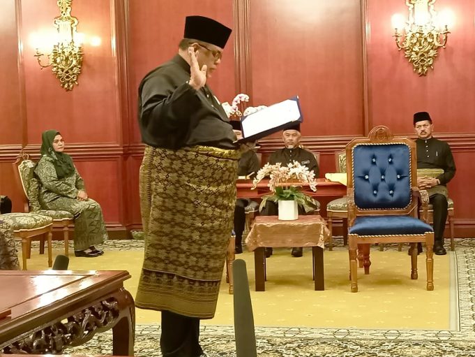Ab Rauf angkat sumpah Ketua Menteri Melaka Ke-13