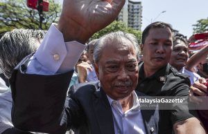 Muhyiddin tiba di Ibu Pejabat SPRM