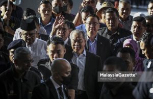 Muhyiddin hadapi 6 pertuduhan terima suapan, ubah wang haram