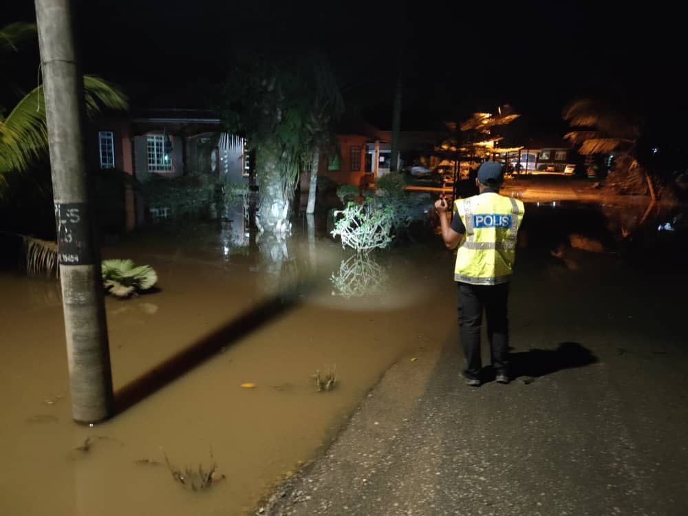 Banjir: Sesi Persekolahan Di Johor Tergendala