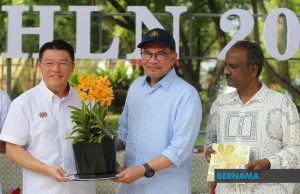 Orkid hibrid baharu dinamakan Aranda PMX-Anwar sempena PM ke 10