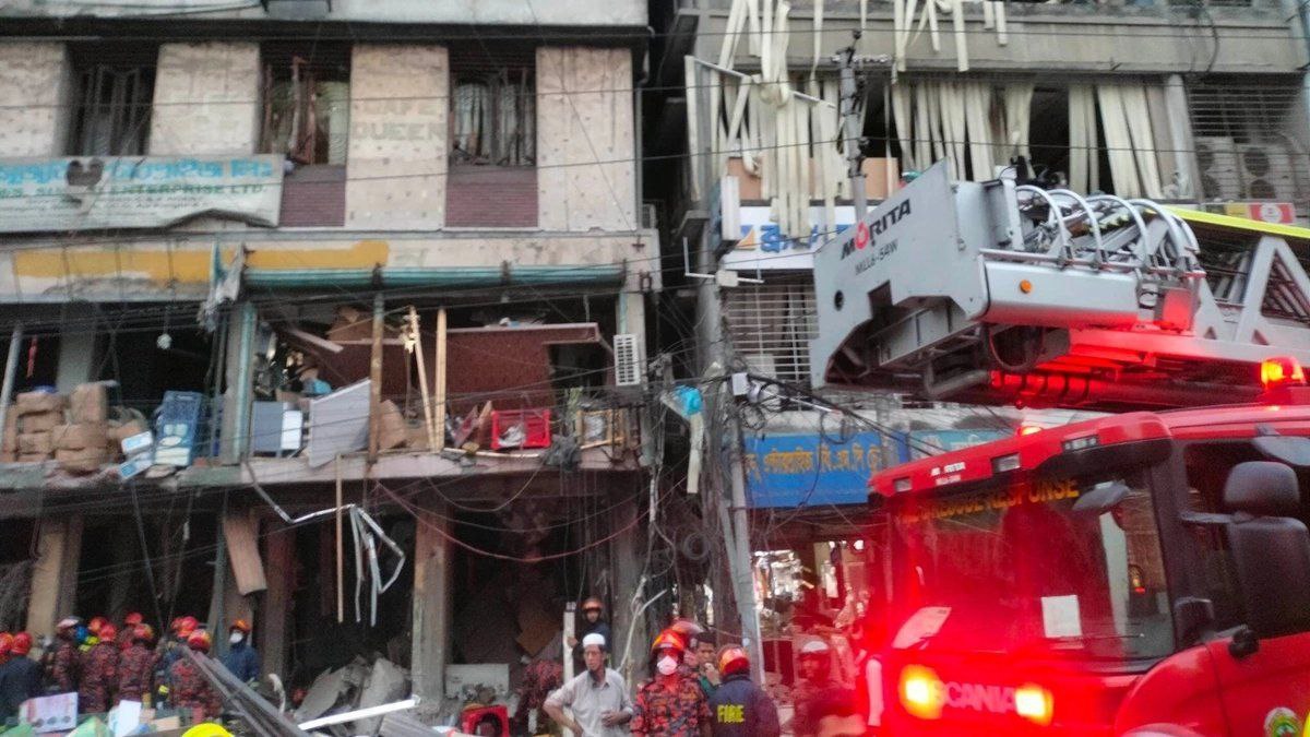 14 korban, 100 cedera dalam letupan bangunan di Dhaka