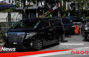 MGNews: Kenderaan Bawa Muhyiddin Tinggalkan Kediaman Menghala Ke Putrajaya