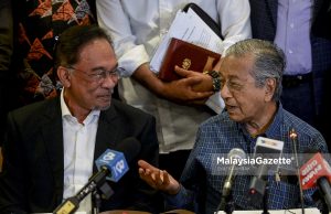 Anwar perlu jawab tuntutan Dr. Mahathir – Khairuddin