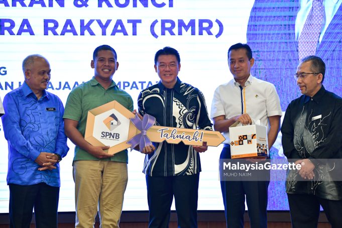 MGF13042023_MAJLIS PENYERAHAN SURAT TAWARAN KUNCI RUMAH MESRA-7