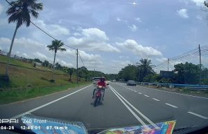 Warga emas maut motosikal ditunggang bertembung MPV