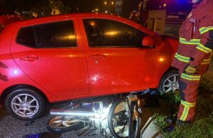 Penunggang motosikal maut tersepit bawah kereta – JBPM Penunggang motosikal tersepit