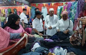 Ally sumbang 2,000 baju raya kepada Butik Rakyat Rahmah 4.0