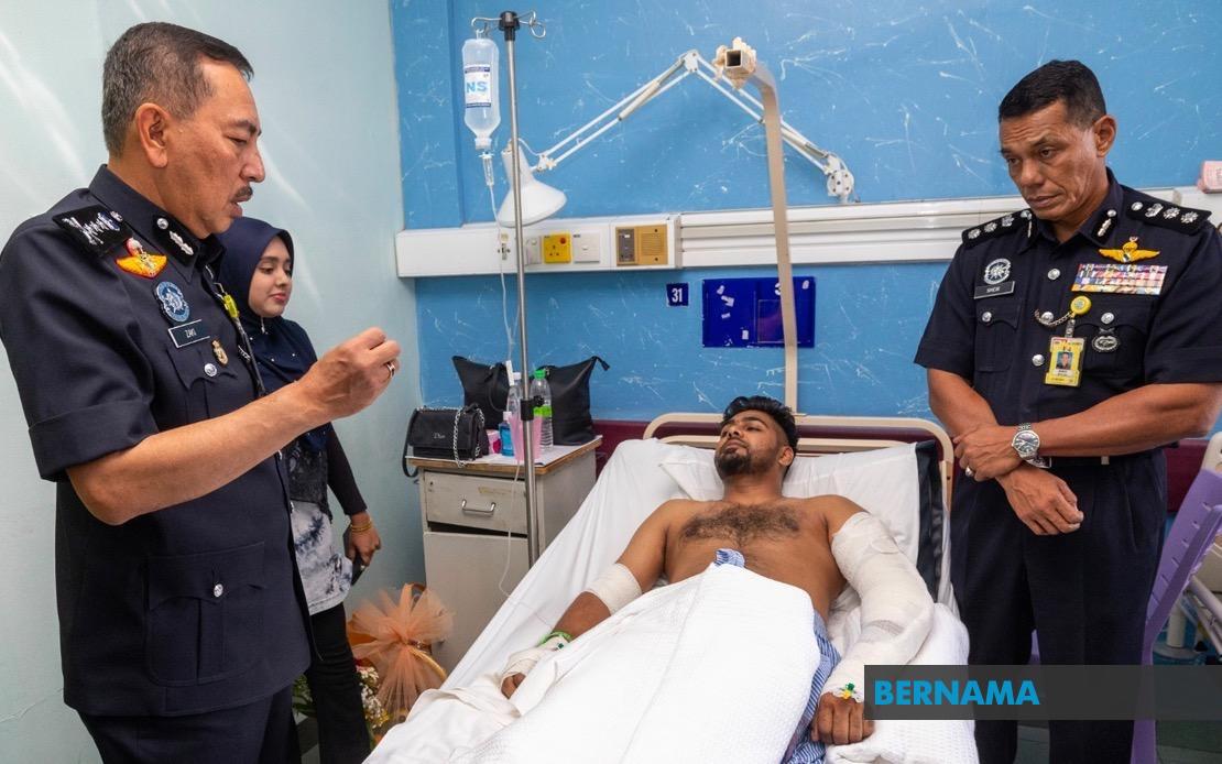 Dua anggota polis cedera ditikam pengedar dadah Dua anggota polis cedera ditikam pengedar dadah